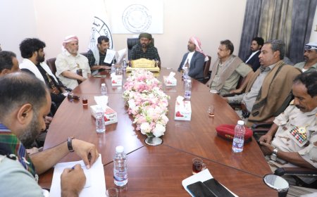رئيس حلف قبائل حضرموت يجتمع برئاسة اللجنة الأمنية واللجان الخاصة بالمرافق الخدمية