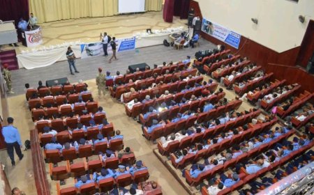 تعز تختتم فعاليات أسبوع المرور العربي 2025 بفقرات توعوية وفنية تحت شعار "تمهّل... أمامك حياة"