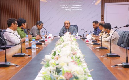 مدير تربية ساحل حضرموت يناقش إطلاق البرنامج التدريبي الخاص بتوظيف الذكاء الاصطناعي في قطاع التعليم