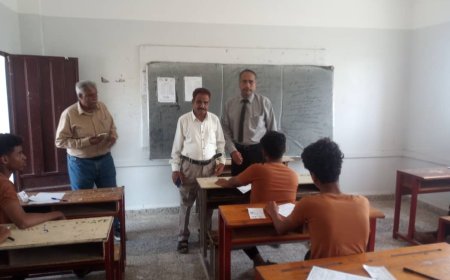 مدير عام تربية أبين يتفقد سير امتحانات الثانوية العامة بمنطقة الكود بخنفر