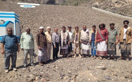 لجنة من وزارة الزراعة والري والثروة السمكية تستلم من الجهه المنفذة حاجز الناشع في الضالع