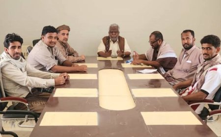 مدير عام مديرية ميفعة محافظة شبوة يلتقي أعضاء فريق شباب مبادرة عزان