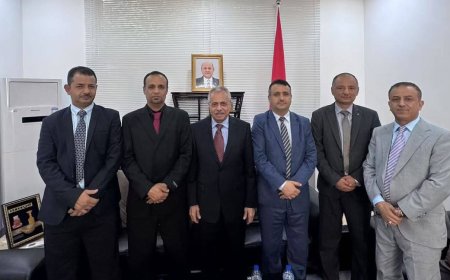 وفد من وزارة التعليم العالي يلتقي السفير الميتمي في بكين لبحث أوضاع الطلاب وتعزيز التعاون الأكاديمي