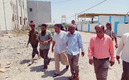 رئيس انتقالي أبين يزور مستشفى زنجبار ومركز العزل الصحي