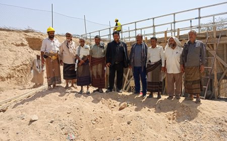 الوكيل البابكري ومدير عام مكتب الزراعه ومدير عام  حبان يتفقدان عدد من المشاريع الزراعية الجارى تنفيذها في مديرية حبان