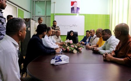 "الصبري" يتسلم مهام إدارة هيئة مستشفى الثورة العام بتعر 