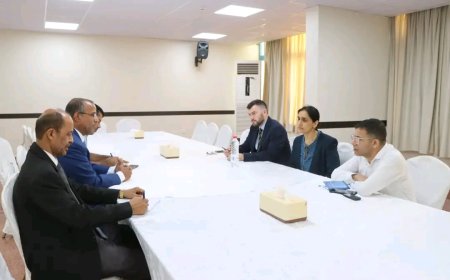الوزير الزعوري يبحث مع السفيرة البريطانية تعزيز التعاون لتقديم المساعدات الإنسانية
