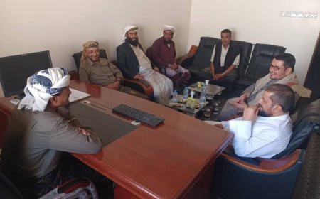 مدير عام الأوقاف بمحافظة شبوة يلتقي مؤسس مؤسسة البركة الخيرية لمناقشة إسهاماتها بالمحافظة