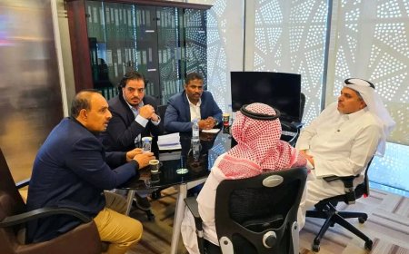 وزير الكهرباء ومحافظ حضرموت يبحثان مع البرنامج السعودي احتياجات قطاعي الكهرباء والتعليم