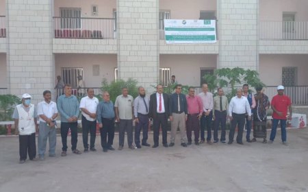 نائب محافظ لحج ومدير عام مكتب الصحة يدشنان حملة التوعية والرش الضبابي بمديرية تبن