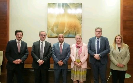 رئيس الوزراء يستقبل وفداً من الاتحاد الأوروبي ويؤكد على دعم أولويات الحكومة العاجلة