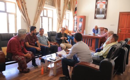 مدير مكتب الشباب والرياضة بمحافظة تعز يزور ناديي وحدة التربة والتعاون بمديرية الشمايتين