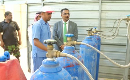 الأمين العام لمحلي حضرموت يدشن استلام أدوية طبية لمرضى القلب والأمراض المزمنة ويفتتح مصنع إنتاج الأكسجين بمركز نبض الحياة