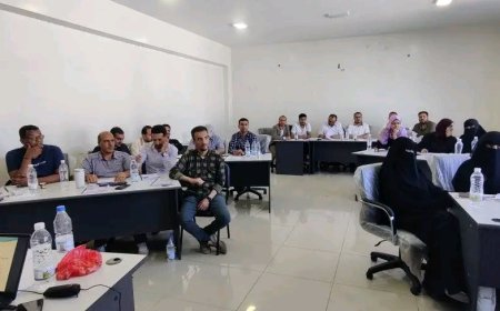 جامعة الأندلس للعلوم والتقنية تنظم دورة تدريبية في خدمة العملاء لتعزيز كفاءة موظفيها الإداريين