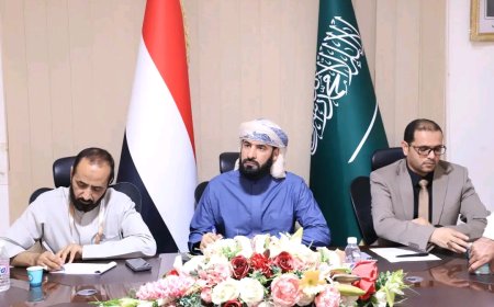 في اطار التحضيرات لموسم الحج ١٤٤٦هـ.. مكتب شؤون حجاج اليمن يناقش نوعية وجودة خدمات الحجاج