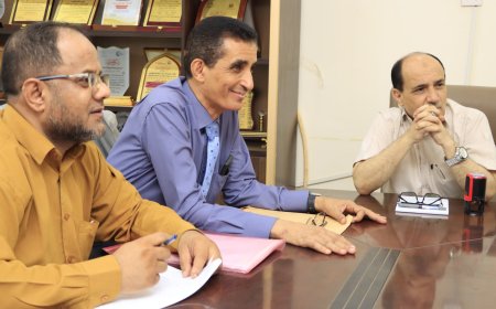 مدير عام دارسعد يرأس اجتماع استثنائي لبحث وتحديد بنود الاتفاقية النهائية لإنشاء شبكة صرف صحي لمنطقة بئر فضل