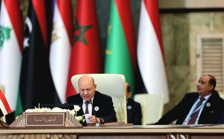 رئيس مجلس القيادة الرئاسي يدعو الى تأسيس صندوق عربي للمساهمة في اعادة إعمار اليمن
