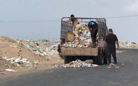بإشراف مكتب الصناعة.. إتلاف أربعة أطنان من اللحوم والأجبان الفاسدة في العاصمة عدن