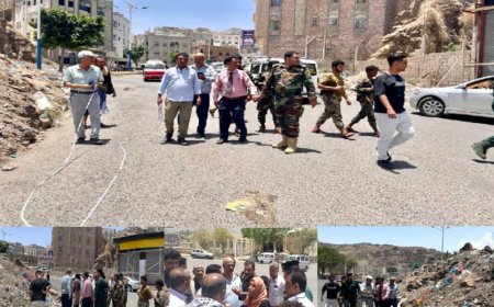 مديرية القاهرة وصندوق النظافة بتعز يدشّنون حملة لرفع المخلفات وفتح شارع جولة الكهرباء