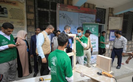 المنسق المقيم للأمم المتحدة في اليمن يطلع على برامج التدريب لمشروع التمكين في تعز