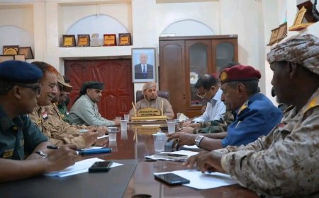 اللجنة الأمنية بمحافظة سقطرى تعقد اجتماعها برئاسة المحافظ الثقلي وتناقش الخطة الأمنية لموسم الخريف وإغلاق الموسم السياحي