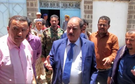 محافظ الضالع يزور إدارة الأحوال المدنية ويوجه بتعزيز الأداء وتسهيل معاملات المواطنين