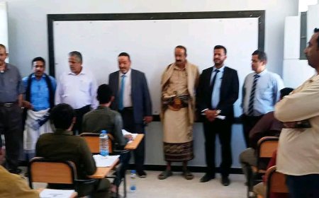 الوكيل الفاطمي يدشن إمتحانات الفصل الدراسي الثاني بكلية التربية بيحان