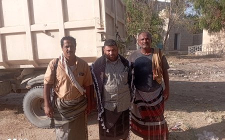 مدير صندوق النظافة والتحسين بأحور يدشّن حملة إزالة المخلفات وبعض الأشجار داخل حرم مدرسة الزهراء