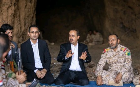الإرياني وبن عزيز يزوران المنطقة العسكرية السابعة ويتفقدان الأبطال في المواقع المتقدمة
