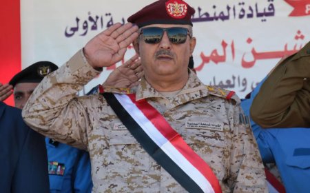 قائد المنطقة العسكرية الأولى يقدم لرئيس الوزراء "شكر وعرفان في مواساتكم لنا بمصاب الفقد الجلل"