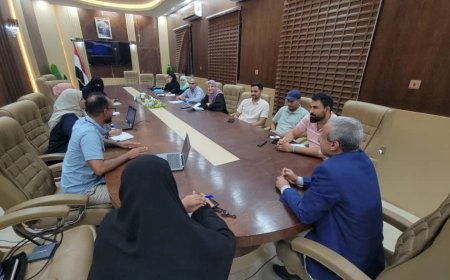 الوكيل الشبحي يناقش مع لجنة إعداد دليل الخدمات الصحية للشباب اليافعين