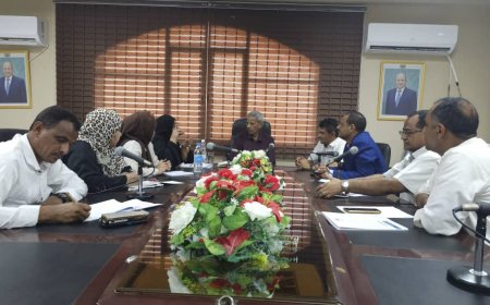 اللجنة الوطنية للتحقيق ومحافظ لحج يناقشان مستجدات حقوق الإنسان وأوضاع السجون في المحافظة
