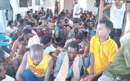 عملية بحرية نوعية لقوات الحزام الأمني بالصبيحة تسفر عن ضبط زورق تهريب على بُعد 30 ميلاً بحرياً