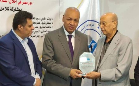 تكريم النائب مصطفى بكري تقديراً لدوره في دعم قضايا اليمن