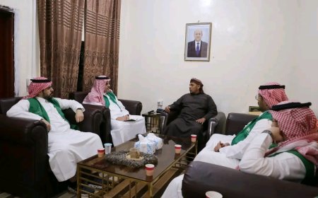 محافظ سقطرى يلتقي وفداً من البرنامج السعودي لتنمية وإعمار اليمن