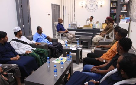 مدير عام مكتب وزارة الشباب والرياضة بوادي حضرموت يلتقي بالمعلقين الرياضيين