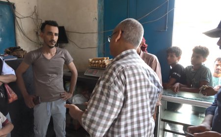 مكتب الصناعة  والتجارة بعدن يكثف حملاته الرقابية على المخابز والمحلات التجارية