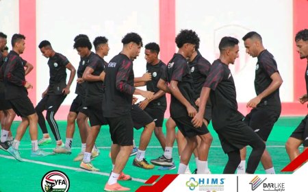 المنتخب الوطني الأول يجري حصة تدريبية مكثفة بعد اكتمال صفوفه في معسكر المكلا