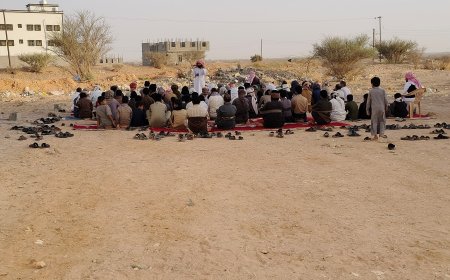 جموع المصلين في غول بن لغلق بعاصمة شبوة عتق يصلون صلاة الاستسقاء صباح اليوم السبت
