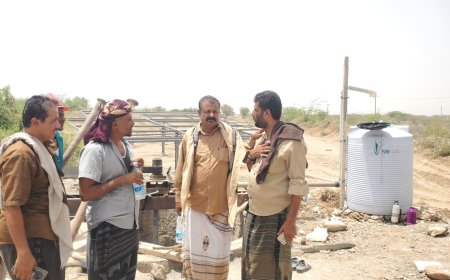 صوملة والمغربي يتفقدان سير عمل مشروع مياه منطقة الراحة بمديرية الملاح