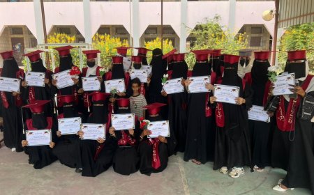 مجمع الفتح للبنات يحتفل بتخرج طالبات سنة ثالثة ثانوي للعام الدراسي المنصرم.