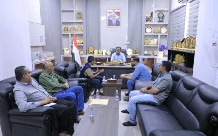 الوكيل العامري يبحث مع مدير برنامج الغذاء العالمي بالمكلا تدخلات البرنامج في القطاع الزراعي بوادي وصحراء حضرموت