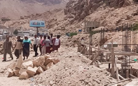 مدير عام بروم ميفع يتفقد موقع مشروع ورشة صيانة القوارب والمحركات البحرية لصيادي بروم