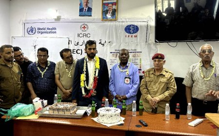 مستشفى الشيخ محمد بن زايد بالضالع يختتم دورة في التخدير ويكرم الدكتور المصري أحمد سلمان