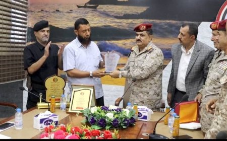 وزير الدفاع يشهد مراسم الاستلام والتسليم لفرع المؤسسة الاقتصادية في عدن