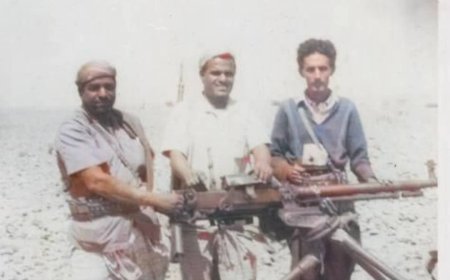 أبناء الواحدي ينشرون صورًا نادرة لأسلحة السلطنة في خمسينيات القرن الماضي