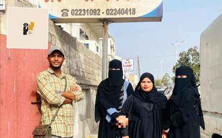 طلاب في كلية الإعلام بعدن ينصفون المكفوفين في مشروع تخرج إنساني