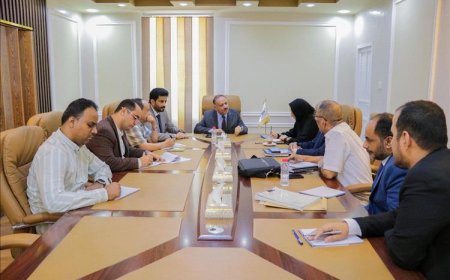 وزير النقل يترأس اجتماعًا لتسريع تنفيذ ميناء سقطرى الاستراتيجي بتمويل كويتي