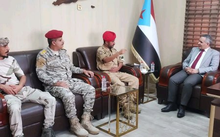 نائب رئيس الهيئة الوطنية للإعلام يلتقي العميد اكرم الحنشي ويشيد بانتصارات محور يافع