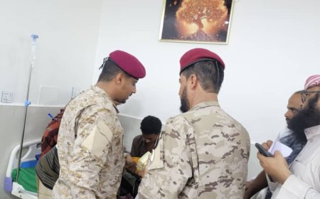 قائد اللواء الثاني “مشاه حزم” يزور جرحى هجوم الحوثي على قرى المسيمير ويعد برد قاسي